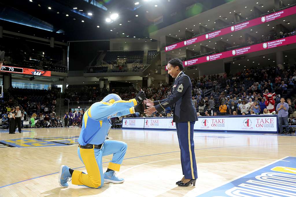 Chicago Sky team mascot presenting a plaque to U.S. Army Reserve Master